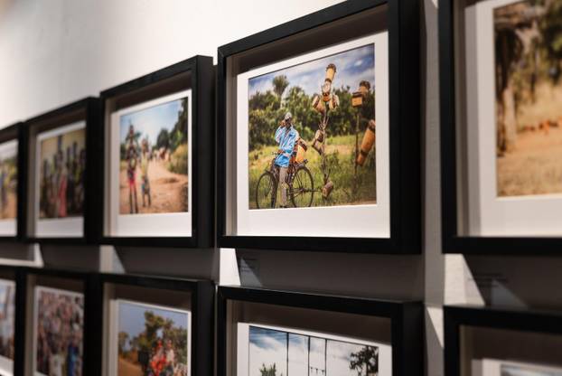 Osijek: Svečano otvorenje izložbe fotografija fotoreporterke Pixsella Emice Elveđi "Srce za Afriku"