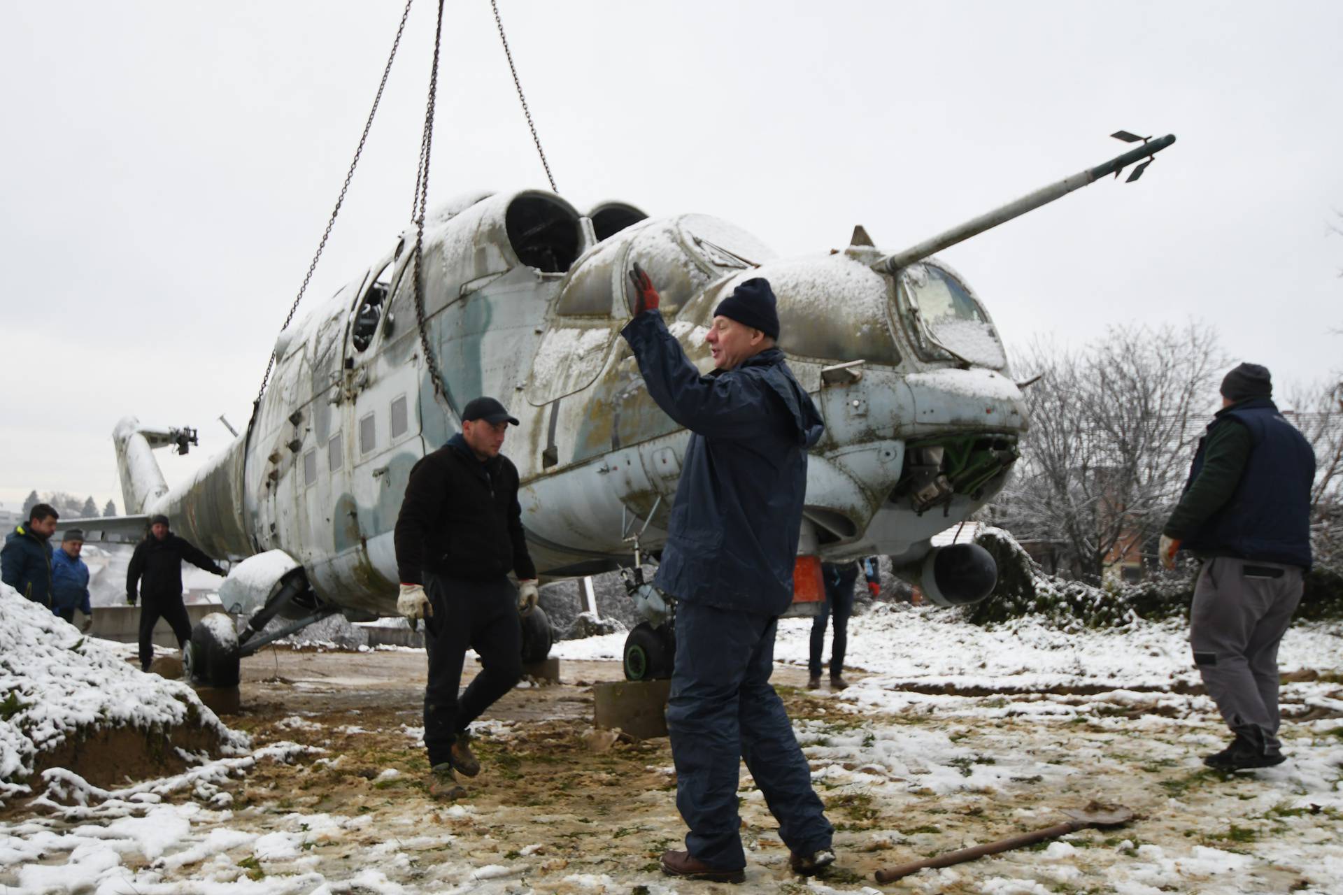 Bjelovar: Zrakoplov MiG 21 BIS i helikopter Mil Mi-24 dopremljeni u Kapelu gdje će biti turistička atrakcija