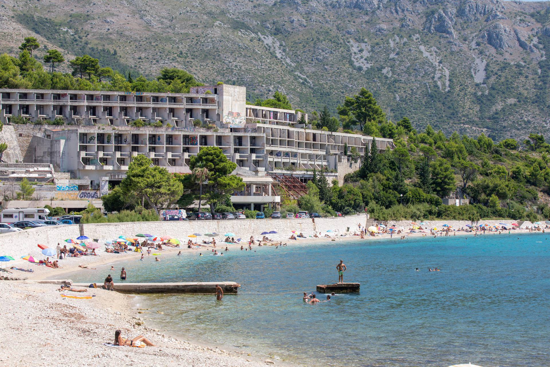 Plaža i bivši turistički kompleks u Kuparima