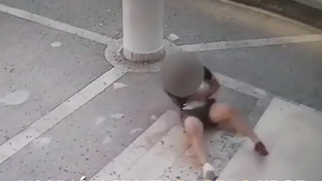 Snimile ga kamere: Mladić šetao po nadstrešnici škole u Splitu pa propao kroz strop