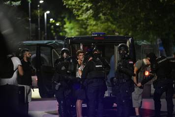 Valjevo: Grupa maskiranih muškaraca u prosvjedu zapalila prostor Gradske uprave