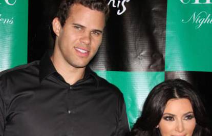 Prijatelji Kim Kardashian tvrde: Kris je samo bio željan slave