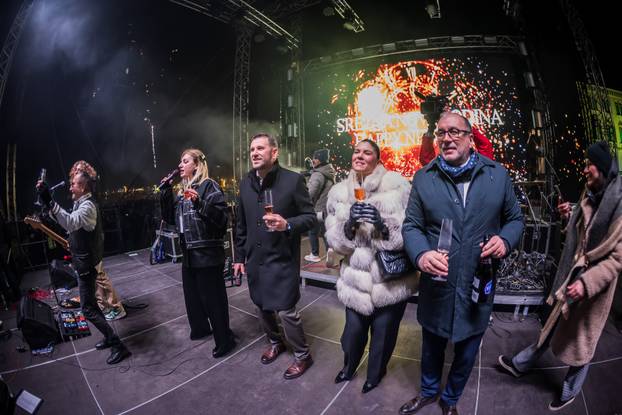 Željko Bebek i Baby Lasagna uvelu su Split u Novu 2026. godinu uz vatromet i dronove