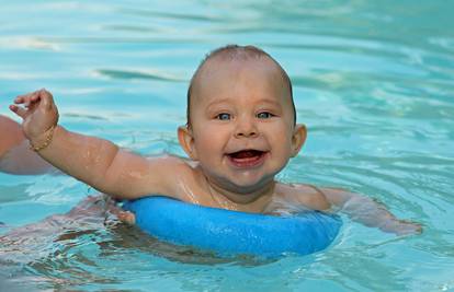 Učimo plivati: Otkrijte što dijete može naučiti ovisno o dobi...