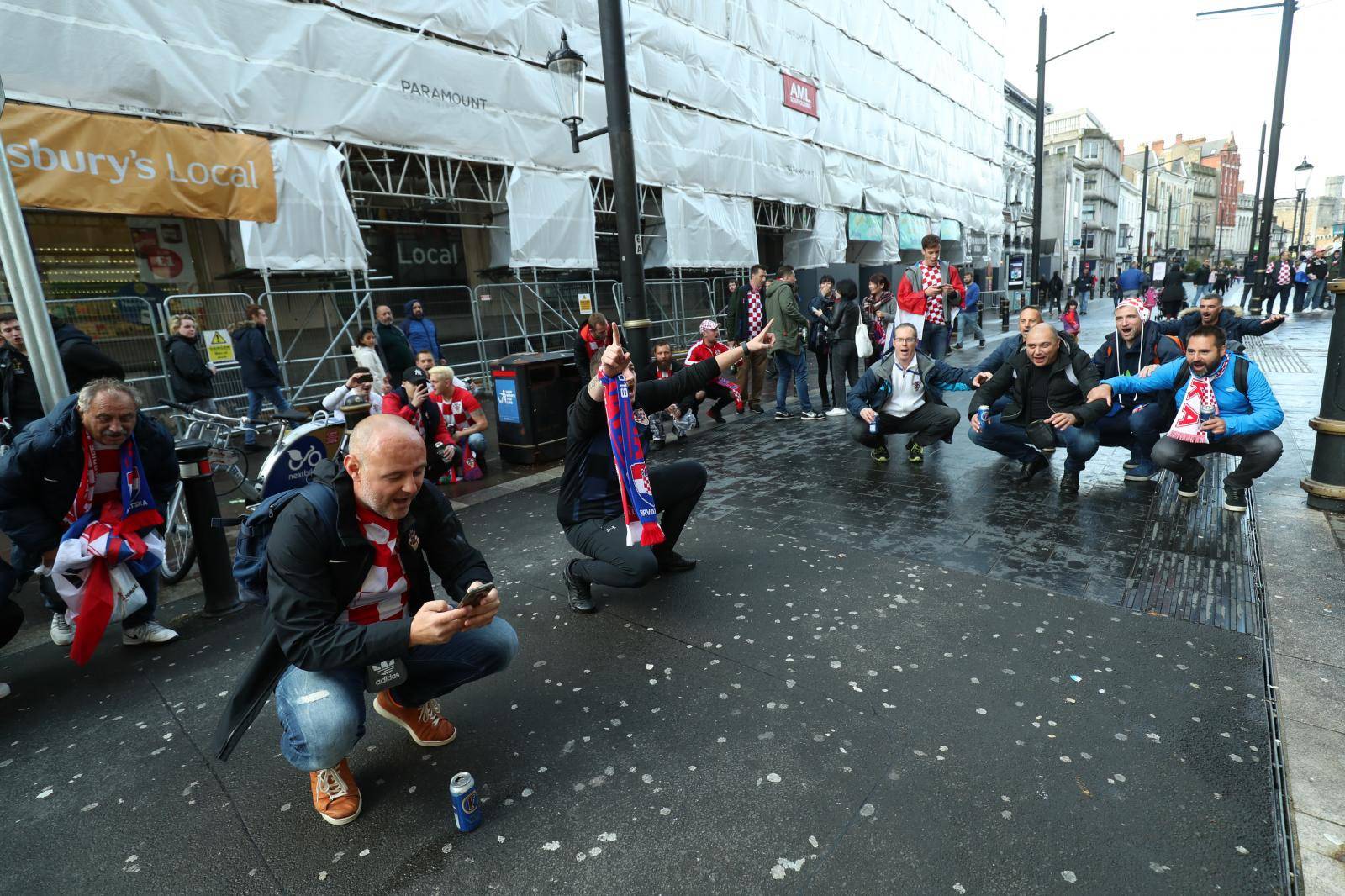 Hladni k'o špricer! Velšani su provocirali, Hrvati se nasmijali