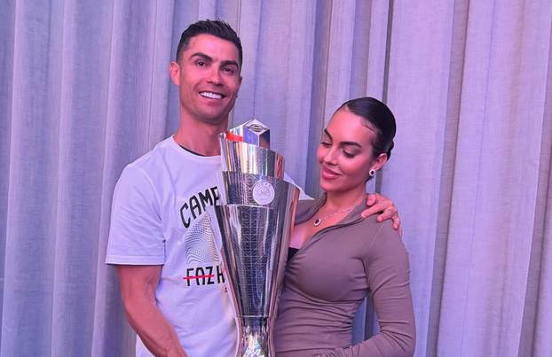 Prsten blistao, dekolte gorio: Ronaldova Georgina očarala na crvenom tepihu u Veneciji...