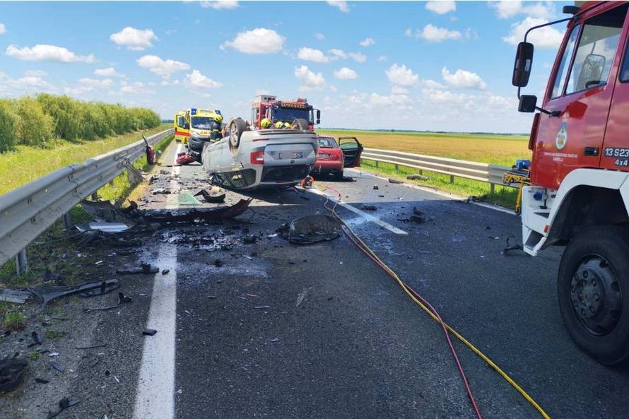 PRIZORI UŽASA KOD VIROVITICE Četvero mrtvih u teškom sudaru