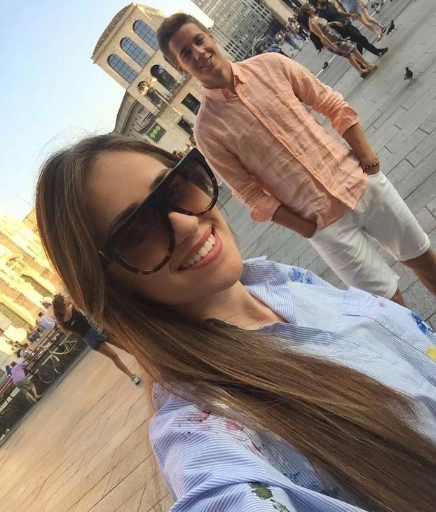 FOTO 'Vatreni' nosi njenu fotku na svakoj utakmici. Prohodali su kao tinejdžeri i isti dan slave