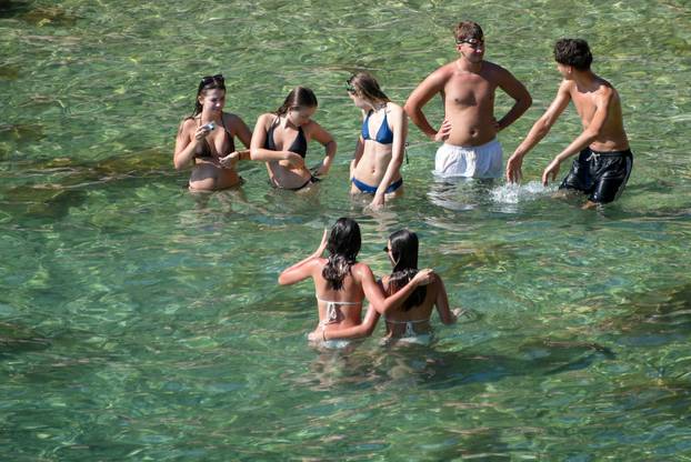 Svi se skidaju, kako i ne bi! U 6 sati Dubrovnik se probudio na nestvarnih 34°C, a Split na 32°C