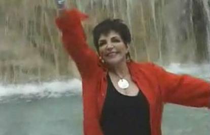 Rim: Lisa Minelli zapjevala  ispred fontane Di Trevi
