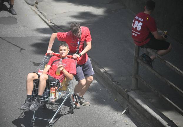 Zagreb: Maturanti krenuli prema Bundeku