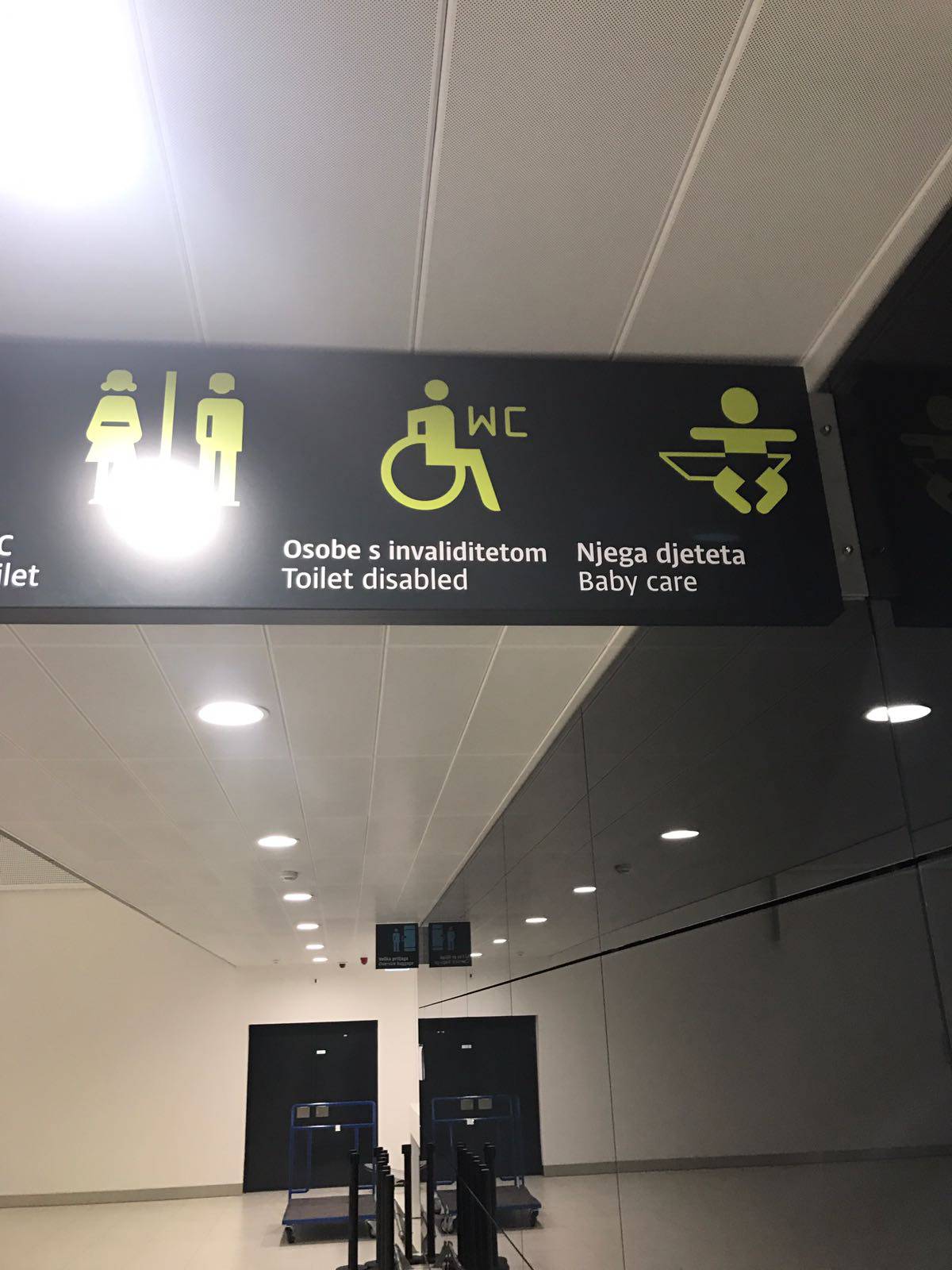 Kakav gaf na 'Tuđmanu': Krivo preveli znak za WC na engleski