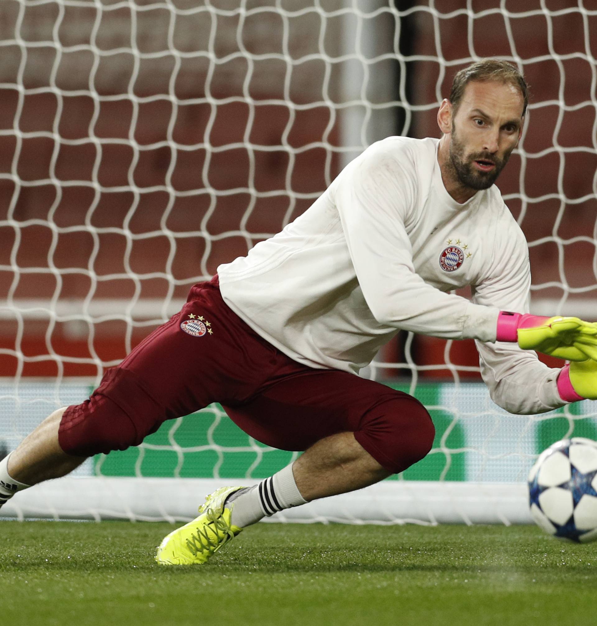 Bayern Munich's Tom Starke during training