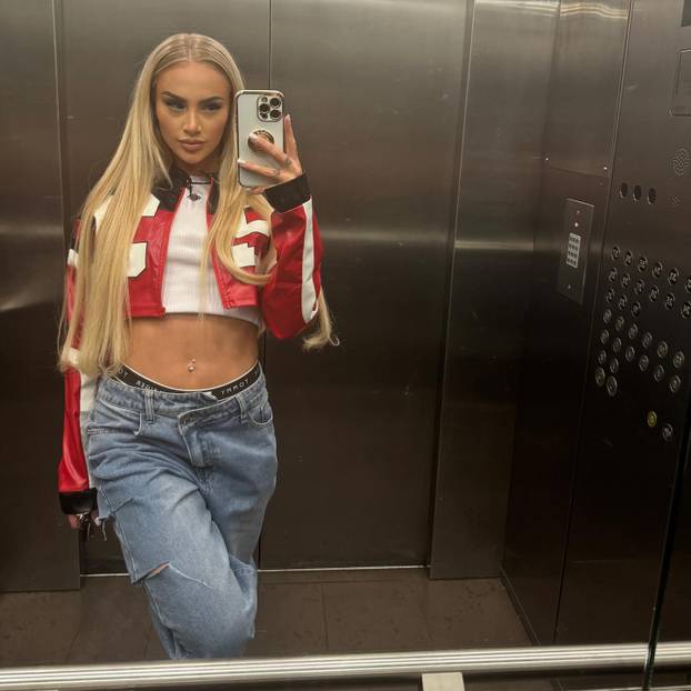 FOTO Slavlje Švicarki pratila je s klupe, a kada je izašla na teren proslaviti - gledali su samo nju