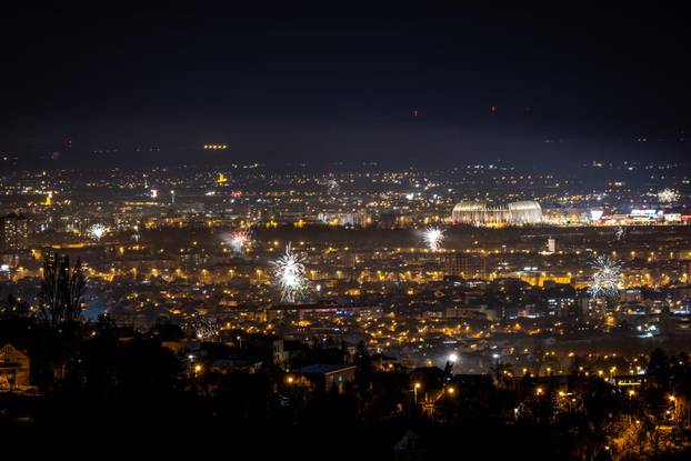 Vatromet u novogodišnjoj noći iznad Zagreba