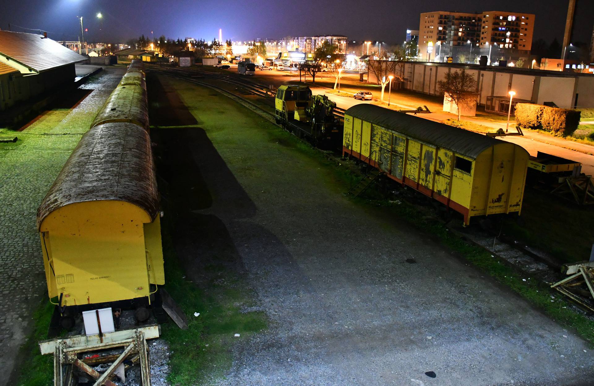 Slavonski Brod:  Na željezničkom kolodvoru od strujnog udara stradao maloljetnik 