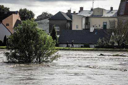 FOTO Poplave poharale Europu, u Austriji poginuo vatrogasac: 'Još nije gotovo, najgore dolazi'