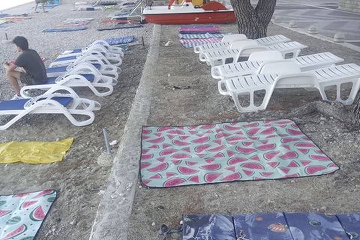 'Ovo su Tučepi. Ručnici su svuda od 6 ujutro. Nema šanse da s bebom nađem mjesto u hladu'