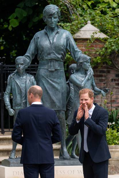 FOTO Nekad su bili nerazdvojni, a danas ni ne pričaju: William i Harry godinama se ignoriraju...