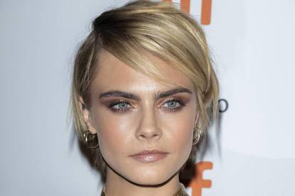 Manekenka Cara Delevingne dnevno zaradi oko 260.000 kn