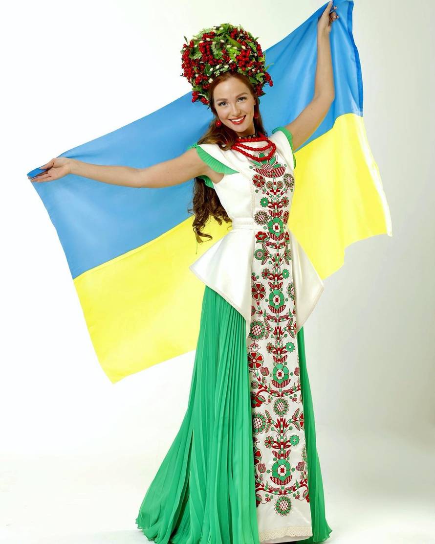 Bivša Miss Ukrajine trenira s oružjem: Skinimo sve znakove i pošaljimo Ruse ravno u pakao!