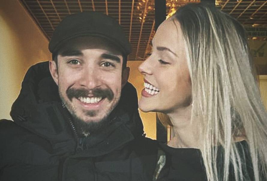 Nakon što su otkrili vijesti, Kaja je pokazala i trudnički trbuščić