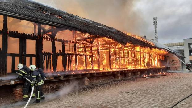 FOTO Evo kako izgleda skladište HŽ-a u Osijeku nakon buktinje