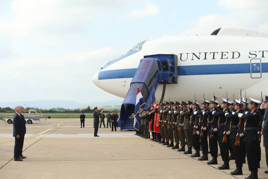 Američki general u Hrvatsku stigao u avionu za apokalipsu