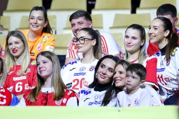 Herning: Antonela Srna, sestra Zvonimira Srne, prati polufinalnu utakmicu Hrvatska - Njema&ccaron;ka 