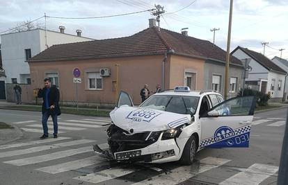U Osijeku se sudarila dva auta, putnike iz oba odvezla je Hitna