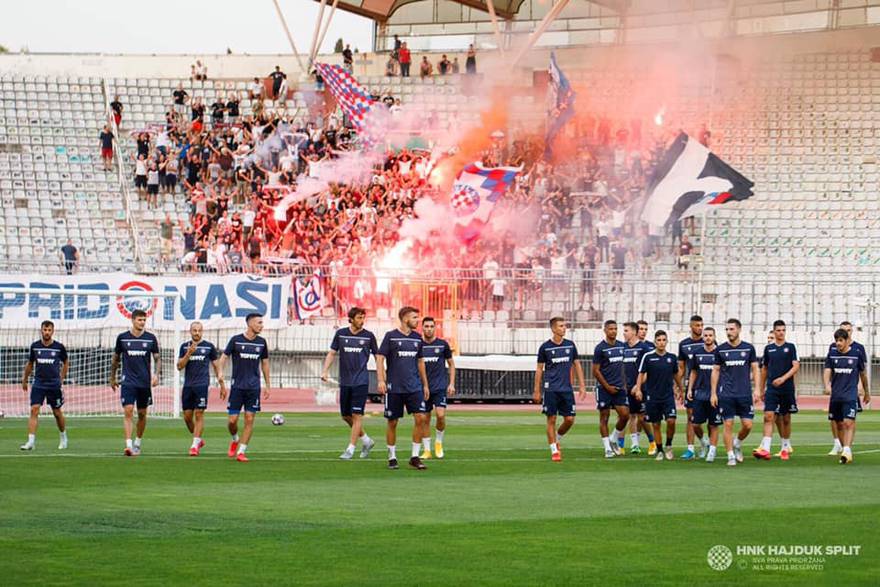 Torcida na treningu Hajduka