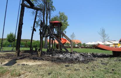 Sramota u Slavonskom Brodu: Zapalili su dječje igralište