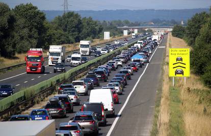 Udarni vikend: Kod Buzina i dalje kolona duga 7 kilometara, velike gužve na A1 prema moru