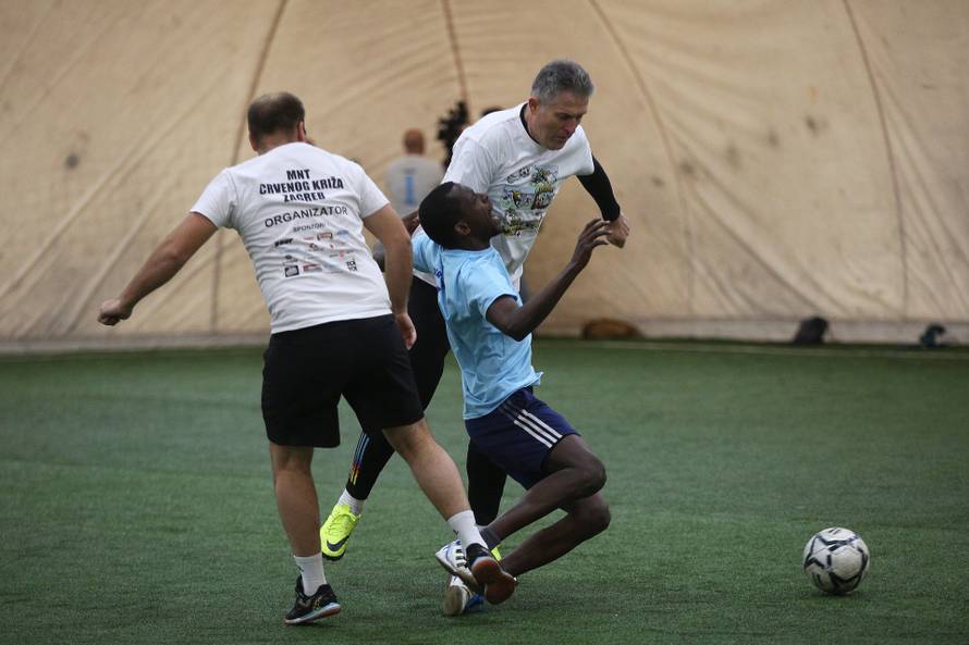 Prvenstvo svijeta u Zagrebu: Glumci i ministri igrali protiv Burundija, Nepala, Njemačke...