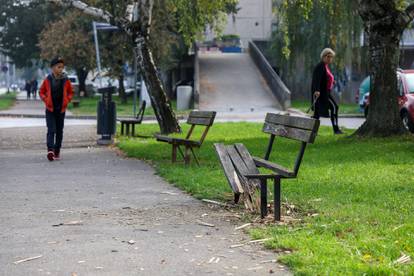 Raznijeli klupu i uznemirili cijeli kvart: 'Navodno je netko stavio topovski udar. Jako je grunulo'