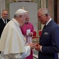Kralj Charles odgodio posjet Vatikanu, Papa se oporavlja