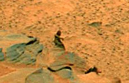 NASA-ina sonda na Marsu snimila izvanzemaljca?