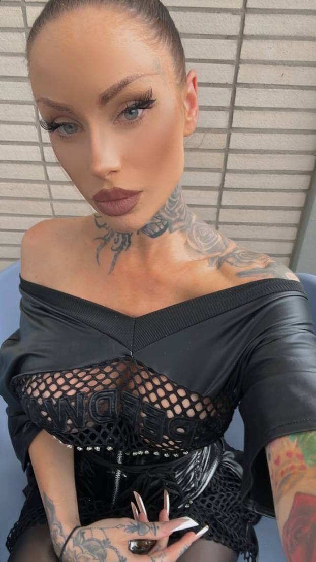 FOTO Bujna Elisa za obline je iskeširala 100.000 €: Hoću tipa koji izgleda kao rock zvijezda...