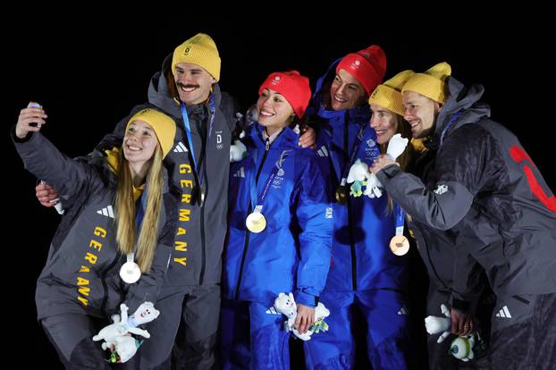 Skeleton - Mixed Team Victory Ceremony