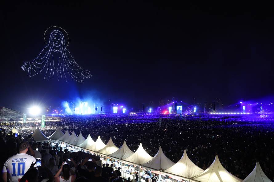 Scenografija dronovima na koncertu Marka Perkovića Thompsona