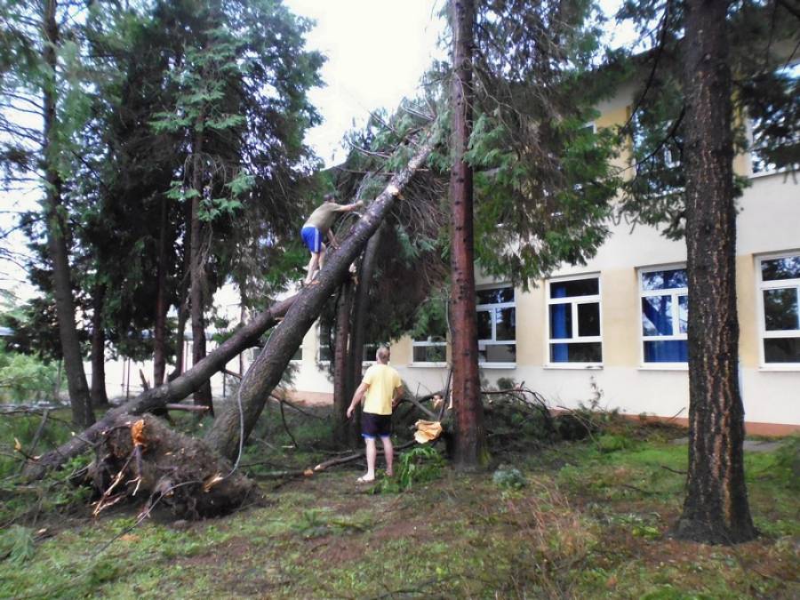 Slavonci su očajni: Milijunske štete od olujnog nevremena