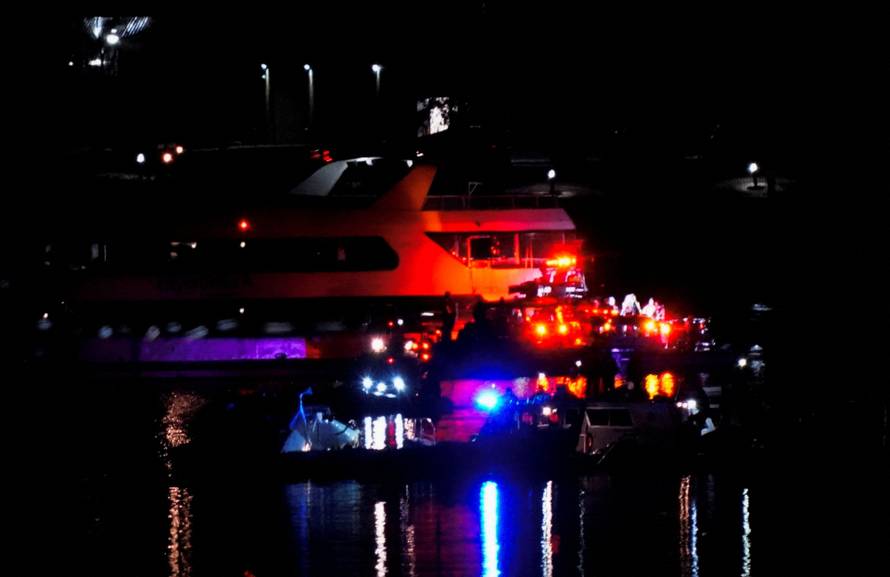 American Eagle aircraft crashes into the Potomac River near Ronald Reagan Washington National Airport