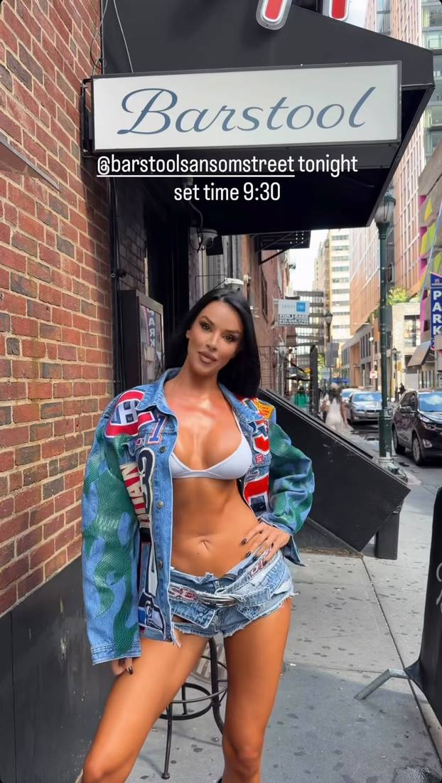 FOTO Knoll u grudnjaku i ultra kratkim hlačicama otišla na NFL utakmicu: 'Jedna je Knolldoll...'