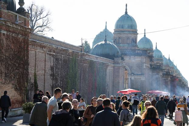 Zagreb: Svi sveti groblja poznatih osoba