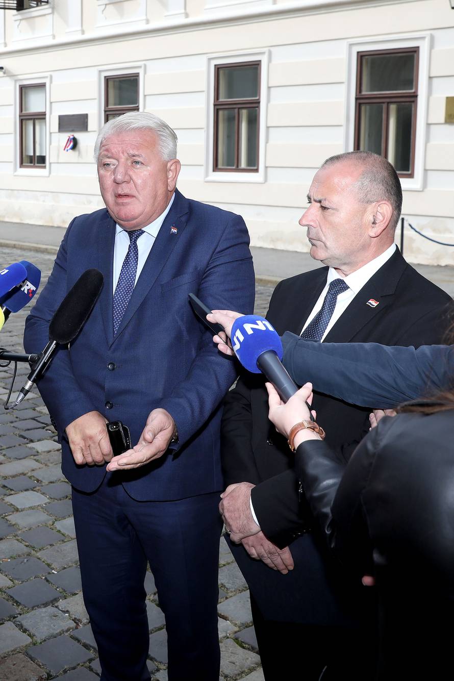 Zagreb: Josip ÄakiÄ i Tomo Medved dali su izjavu medijima nakon zavtÅ¡etka sastanka