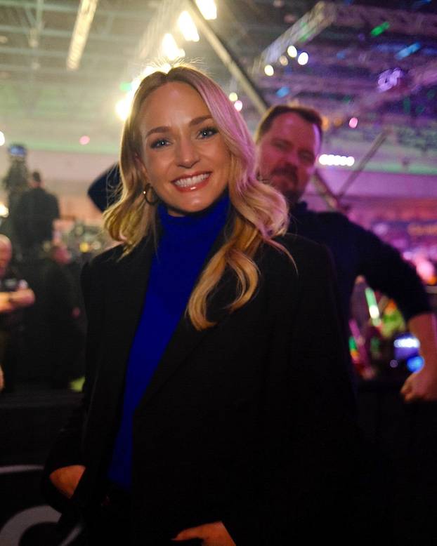 FOTO Napravila gaf uživo koji je obišao Europu. Atraktivna TV voditeljica ljubi Kovačeva šefa