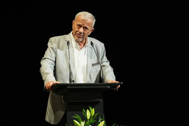 Sarajevo: Komemoracija za Halida Bešlića u Narodnom pozorištu