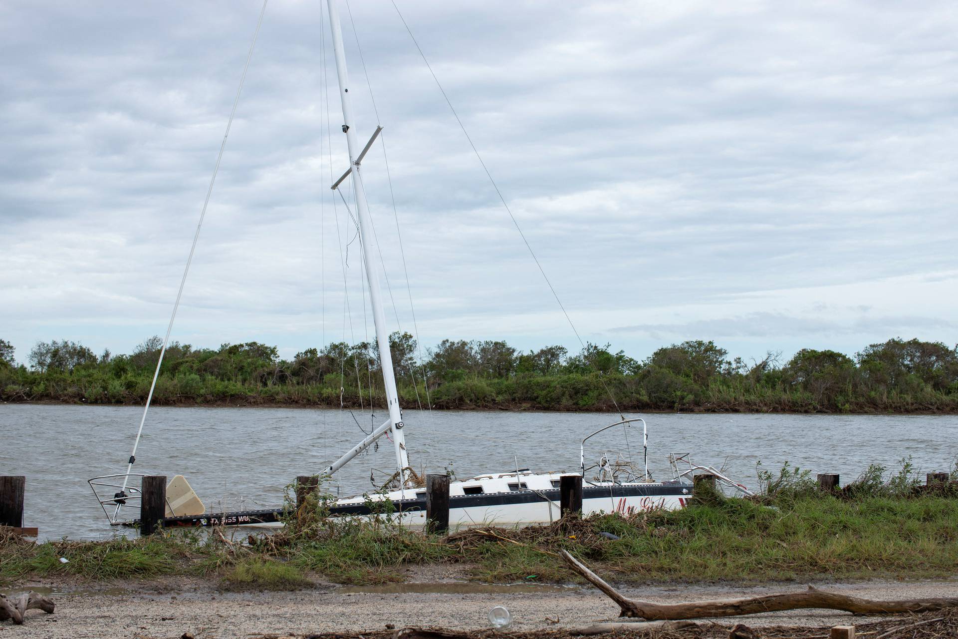  Residents clear debris, assess damages after Hurricane Beryl moves through southern Texas