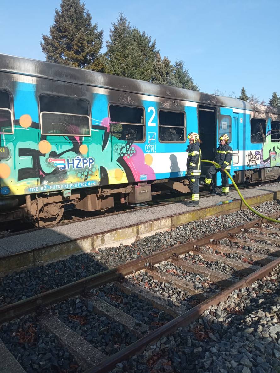 BUKTINJA U SLAVONIJI Planuo putnički vlak na kolodvoru!