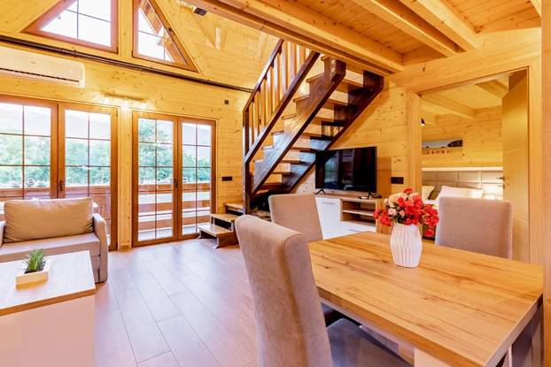 FOTO Zavirili smo u skrivenu drvenu oazu nadomak Plitvica